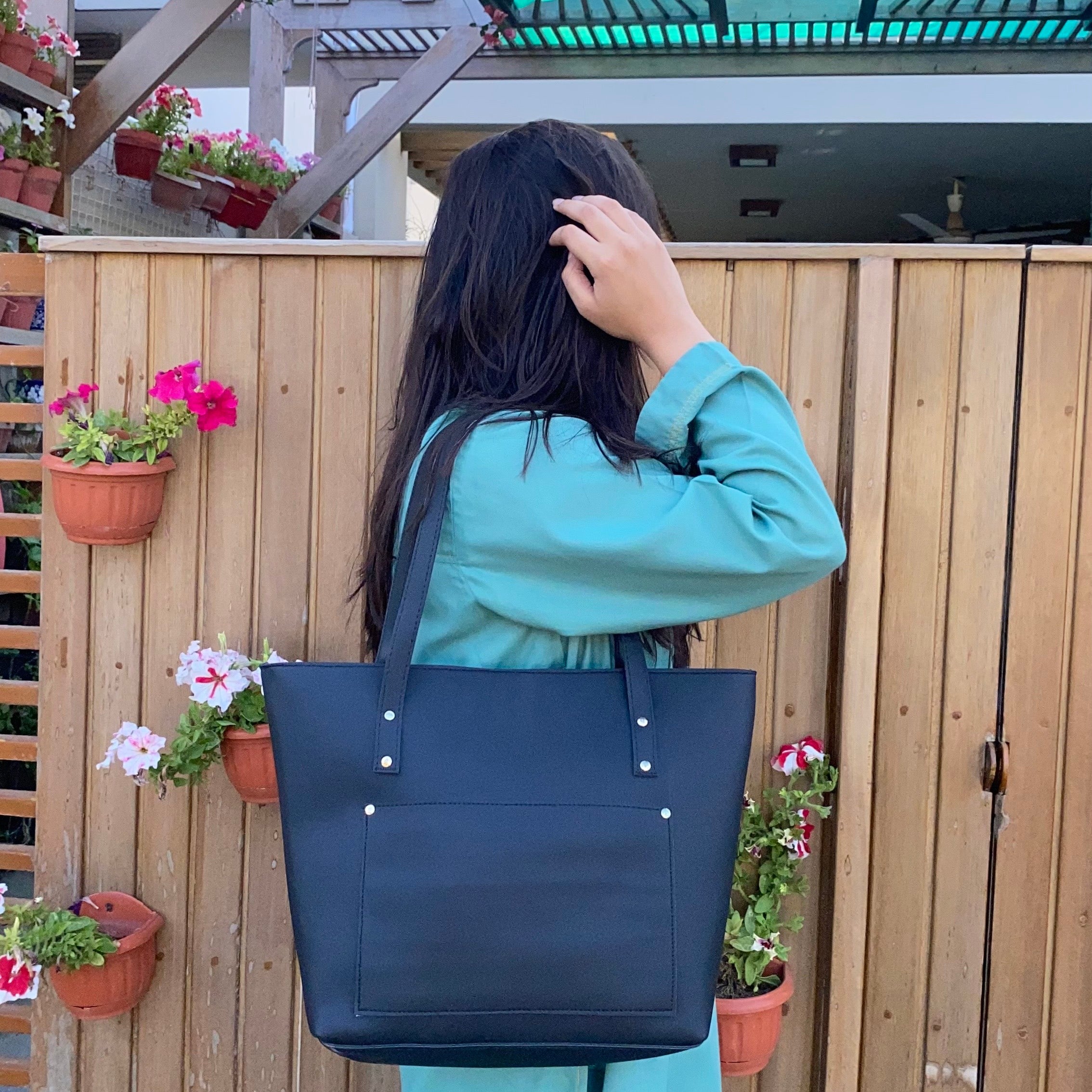 Tote with pocket black